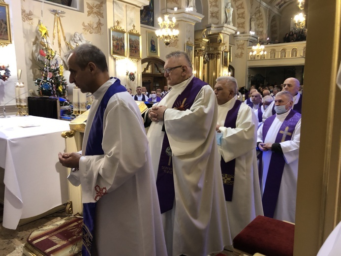 Ostatnie pożegnanie śp. ks. kan. Tadeusza Krzyżaka w Bielsku-Białej Hałcnowie