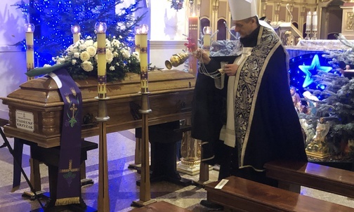 Modlitwom przy trumnie w hałcnowskiej bazylice przewodniczył bp Roman Pindel.