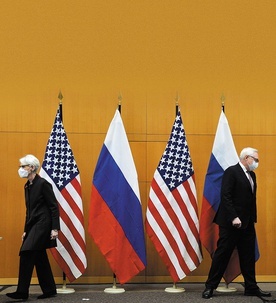 Zastępca Sekretarza Stanu USA Wendy Sherman i wiceminister spraw zagranicznych Rosji Siergiej Rybakow na spotkaniu w Genewie.