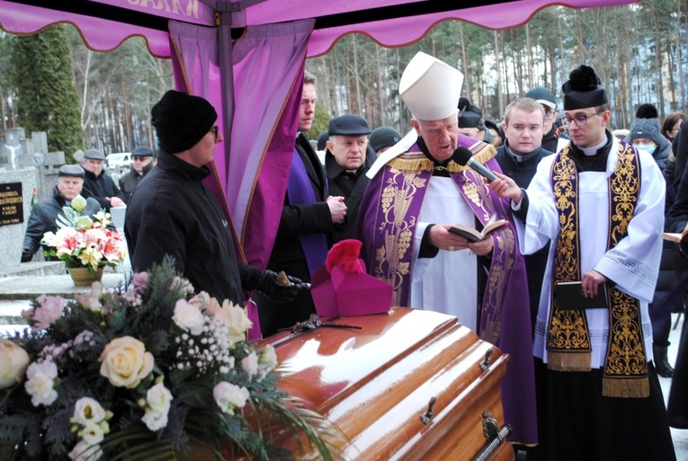 Żegnając ks. Antoniego Kopacza, płakali nawet duchowni - sandomierz.gosc.pl
