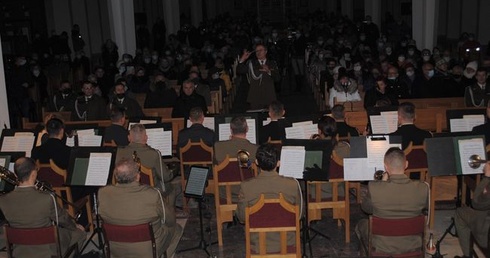 Stalowa Wola. Wojskowy koncert kolęd