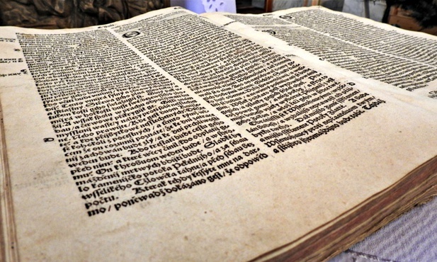Rajcza. Znaleziono zabytkową Biblię w archiwum parafii przy granicy polsko-słowackiej