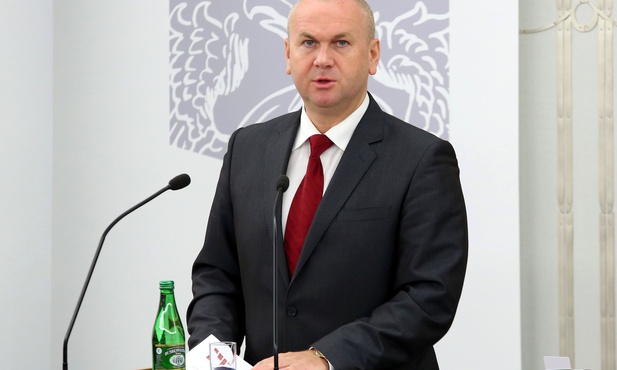 Były szef CBA zawiadomił prokuraturę ws. włamania na jego telefon komórkowy 