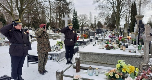W Skierniewicach hołd powstańcom oddano m.in. na cmentarzu św. Józefa.
