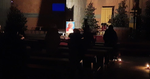 Lubin. Na apel ze świecą i prośbą