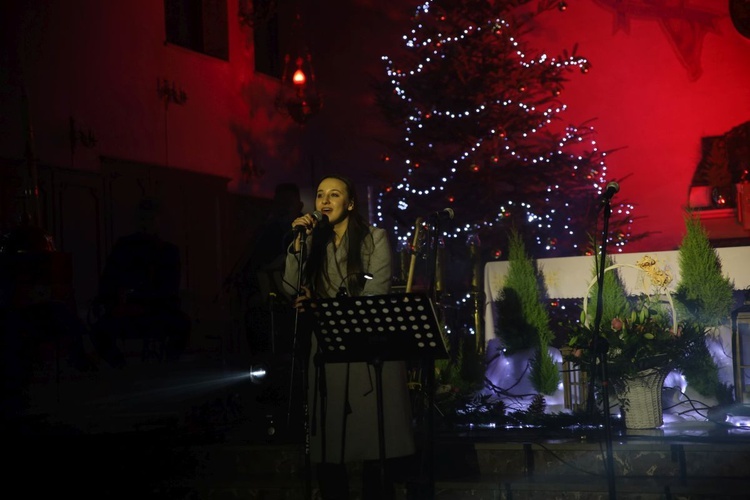 Młodzieżowe kolędowanie w Gromniku