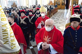 Rocznicowej Mszy św. w katedrze przewodniczył radomski biskup pomocniczy. 