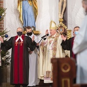 W nabożeństwie w warszawsko-praskiej katedrze wzięli udział duchowni i wierni różnych wyznań.