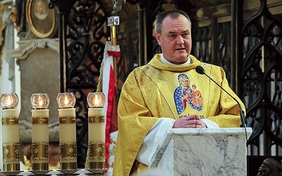 Eucharystii przewodniczył i homilię wygłosił ks. płk. Janusz Radzik, proboszcz parafii pw. św. Elżbiety.