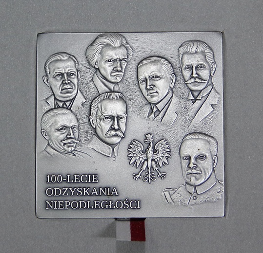 Ceremonia wręczenia Medalu 100-lecia Odzyskanej Niepodległości 