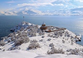 Pokryty śniegiem kościół na wyspie Akdamar na jeziorze Van.
15.01.2022 Gevas, Turcja