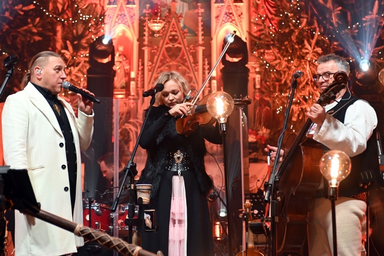 Kolędowanie Golec uOrkiestry w Osieku