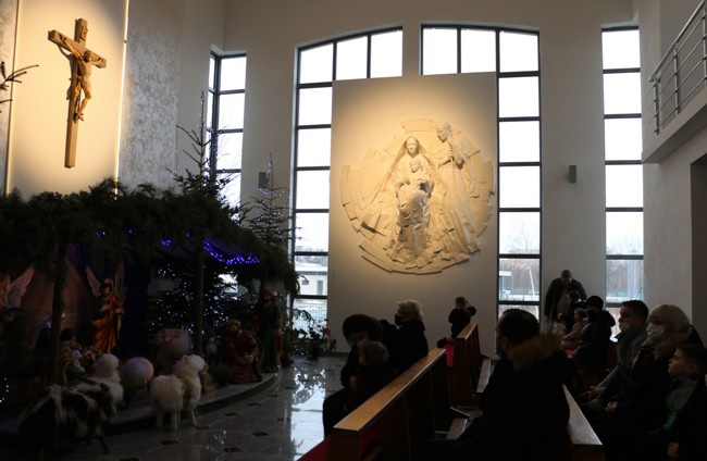 Płaskorzeźba Świętej Rodziny w kościele Świętego Krzyża w Radomiu
