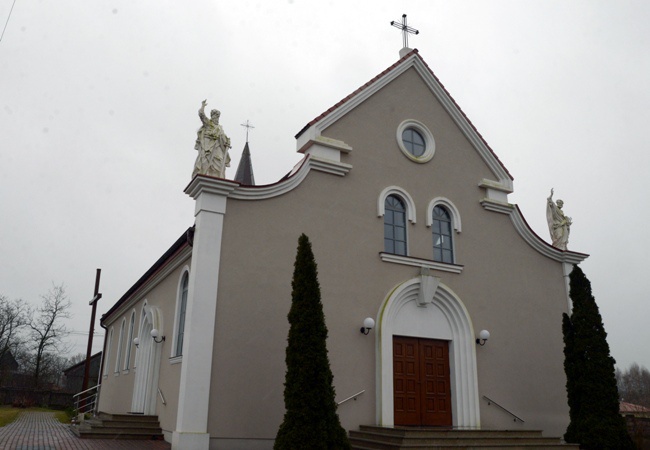 Kościół parafialny w Łękawicy.