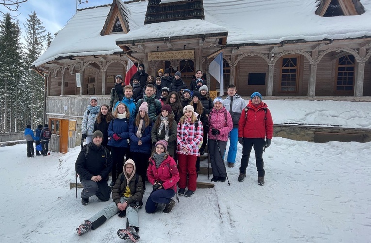 Przy sanktuarium MB Królowej Tatr na Wiktorówkach.