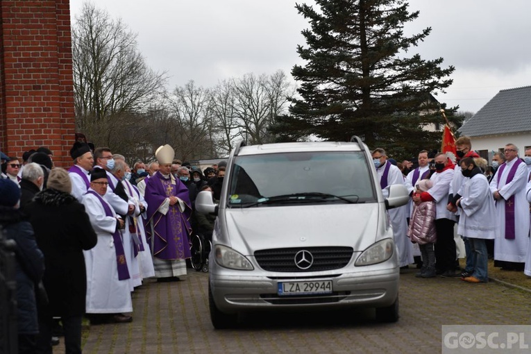 Pożegnanie śp. ks. Mirosława Wnuka