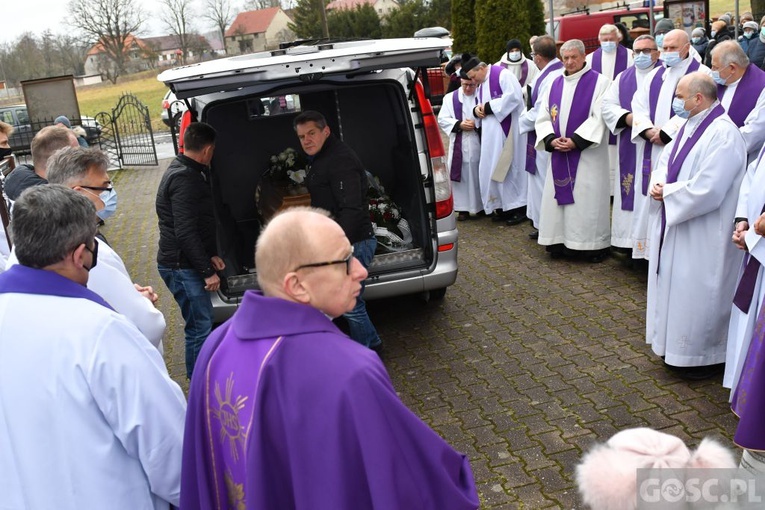 Pożegnanie śp. ks. Mirosława Wnuka