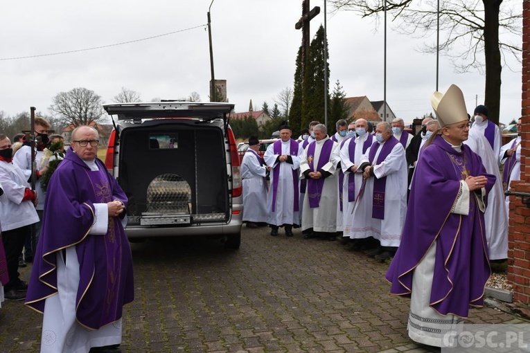 Pożegnanie śp. ks. Mirosława Wnuka