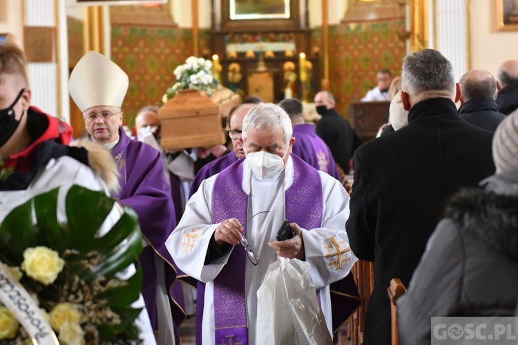 Pożegnanie śp. ks. Mirosława Wnuka