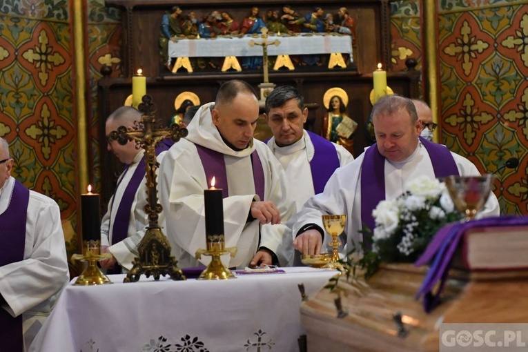 Pożegnanie śp. ks. Mirosława Wnuka