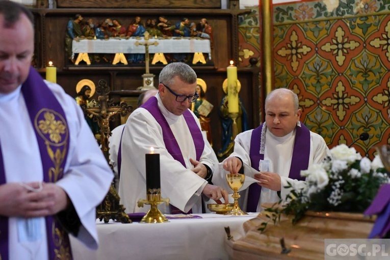 Pożegnanie śp. ks. Mirosława Wnuka