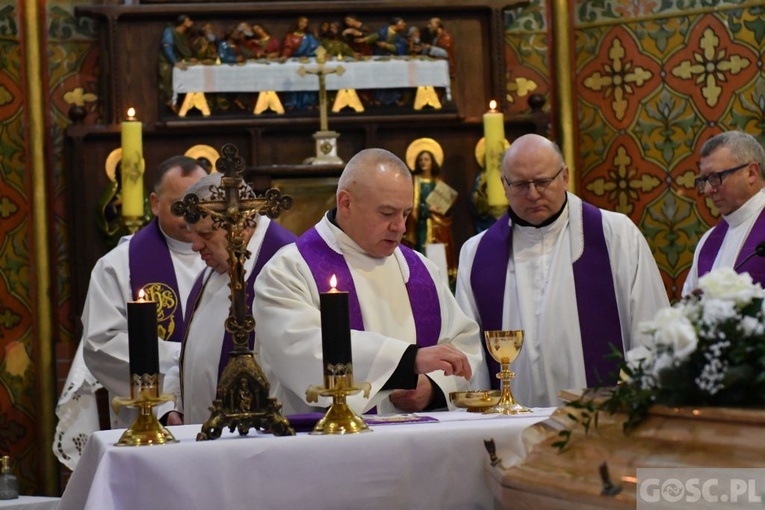 Pożegnanie śp. ks. Mirosława Wnuka