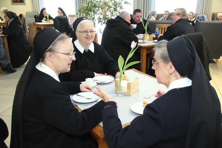 Jubileuszowa pielgrzymka osób konsekrowanych do Skrzatusza cz.2