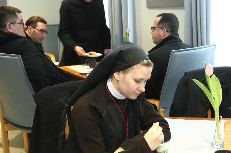 Jubileuszowa pielgrzymka osób konsekrowanych do Skrzatusza cz.2