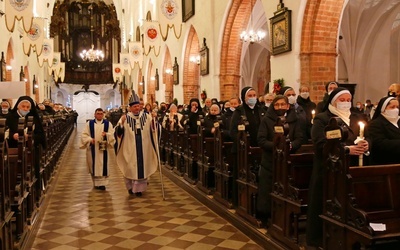 Eucharystia sprawowana była w archikatedrze oliwskiej.