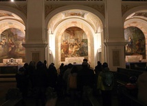 Nocne zwiedzanie Krzeszowa