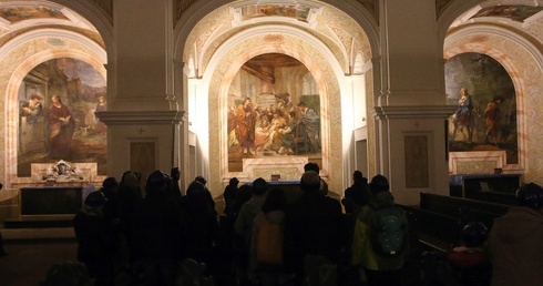 Nocne zwiedzanie Krzeszowa