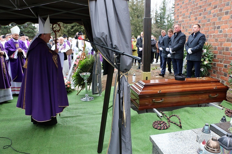 Pogrzeb śp. ks. kan. Zbigniewa Zapaśnika