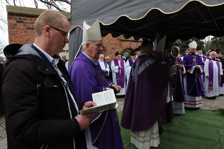 Pogrzeb śp. ks. kan. Zbigniewa Zapaśnika