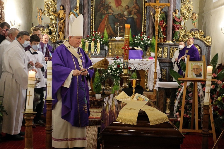 Pogrzeb śp. ks. kan. Zbigniewa Zapaśnika