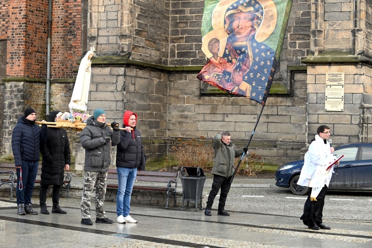 Świdnica. Znów wyszli z różańcami na ulice