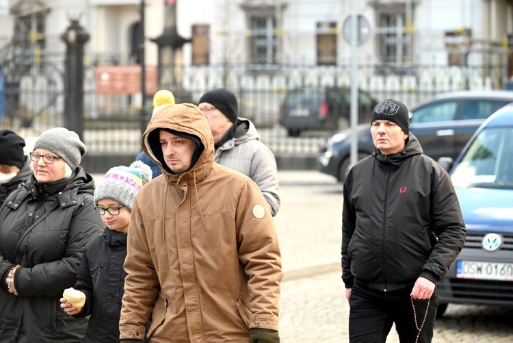 Świdnica. Znów wyszli z różańcami na ulice