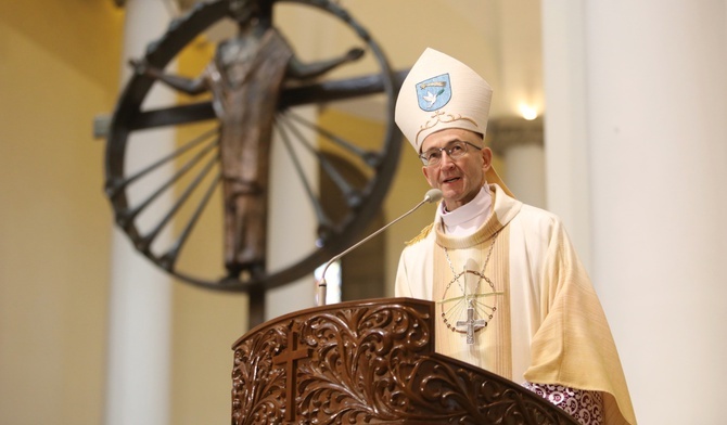 Abp Adrian Galbas zaczął posługę w archidiecezji katowickiej