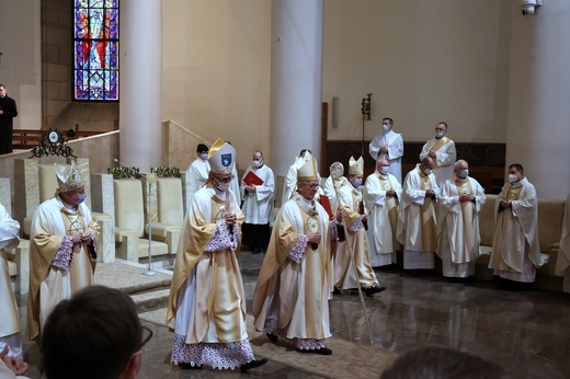 Liturgiczne rozpoczęcie posługi arcybiskupa koadiutora cz. 1