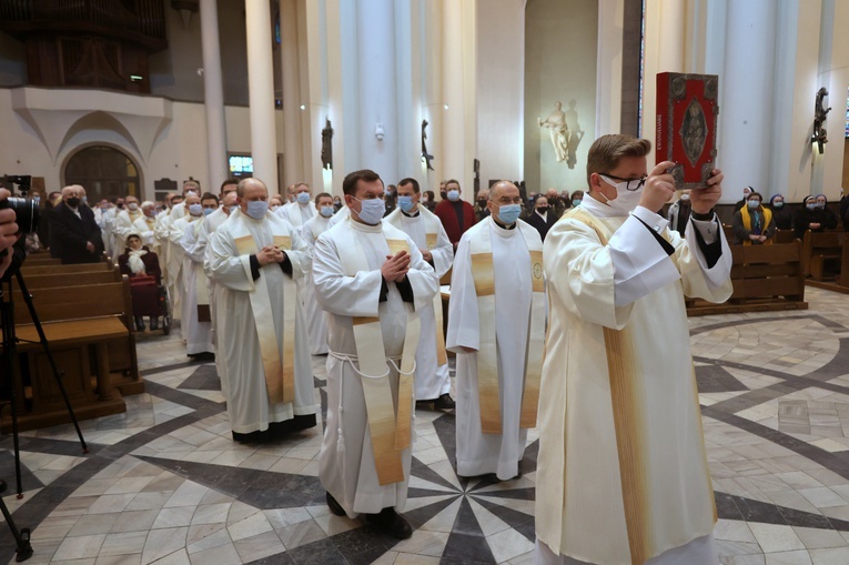 Liturgiczne rozpoczęcie posługi arcybiskupa koadiutora cz. 1