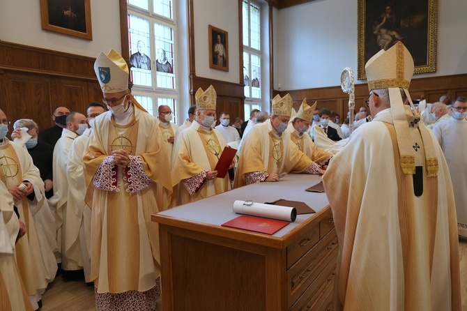 Liturgiczne rozpoczęcie posługi arcybiskupa koadiutora cz. 1