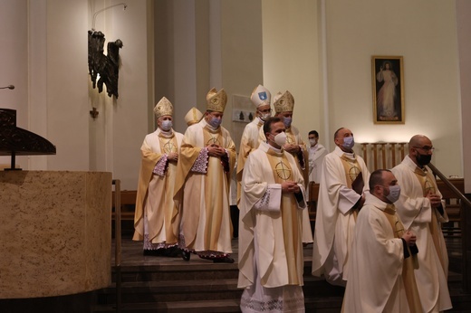 Liturgiczne rozpoczęcie posługi arcybiskupa koadiutora cz. 1