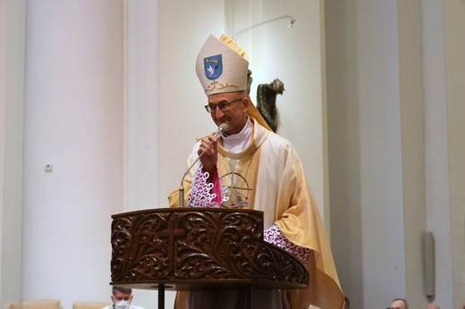 Liturgiczne rozpoczęcie posługi arcybiskupa koadiutora cz. 1