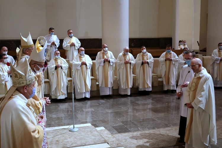 Liturgiczne rozpoczęcie posługi arcybiskupa koadiutora cz. 1