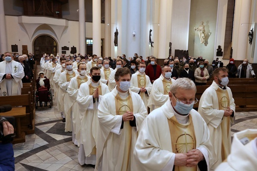 Liturgiczne rozpoczęcie posługi arcybiskupa koadiutora cz. 1