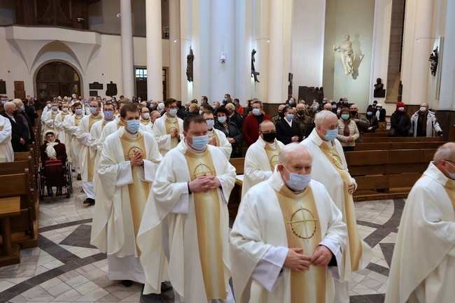 Liturgiczne rozpoczęcie posługi arcybiskupa koadiutora cz. 1