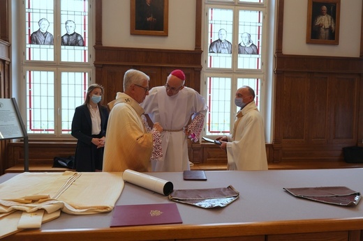 Liturgiczne rozpoczęcie posługi arcybiskupa koadiutora cz. 1