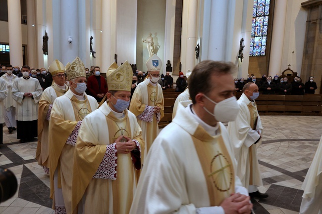 Liturgiczne rozpoczęcie posługi arcybiskupa koadiutora cz. 1