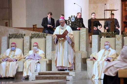 Liturgiczne rozpoczęcie posługi arcybiskupa koadiutora cz. 1