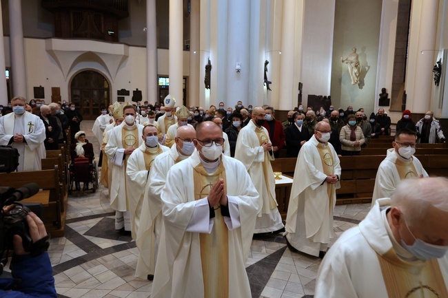 Liturgiczne rozpoczęcie posługi arcybiskupa koadiutora cz. 1