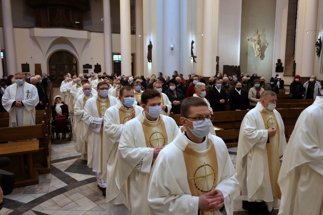 Liturgiczne rozpoczęcie posługi arcybiskupa koadiutora cz. 1